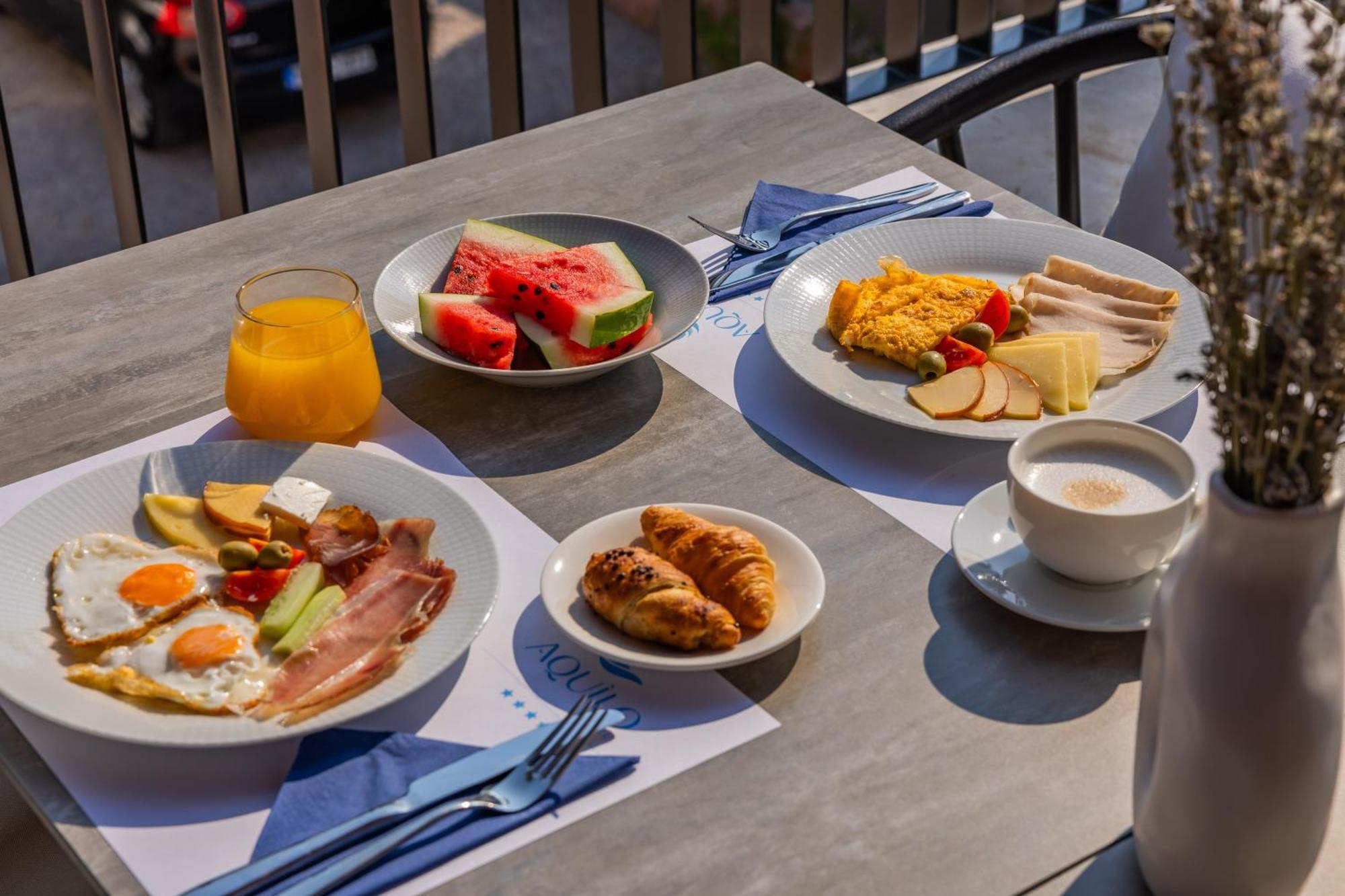 Hotel Aquilo Петровац Экстерьер фото