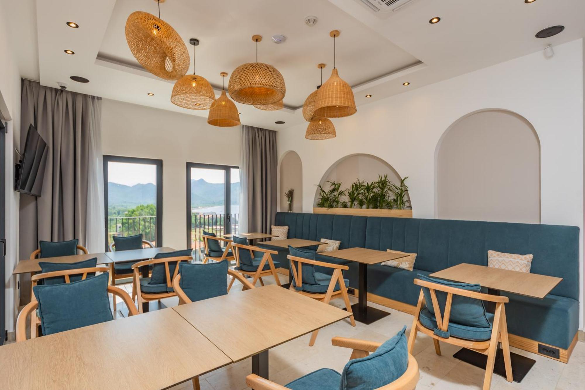Hotel Aquilo Петровац Экстерьер фото