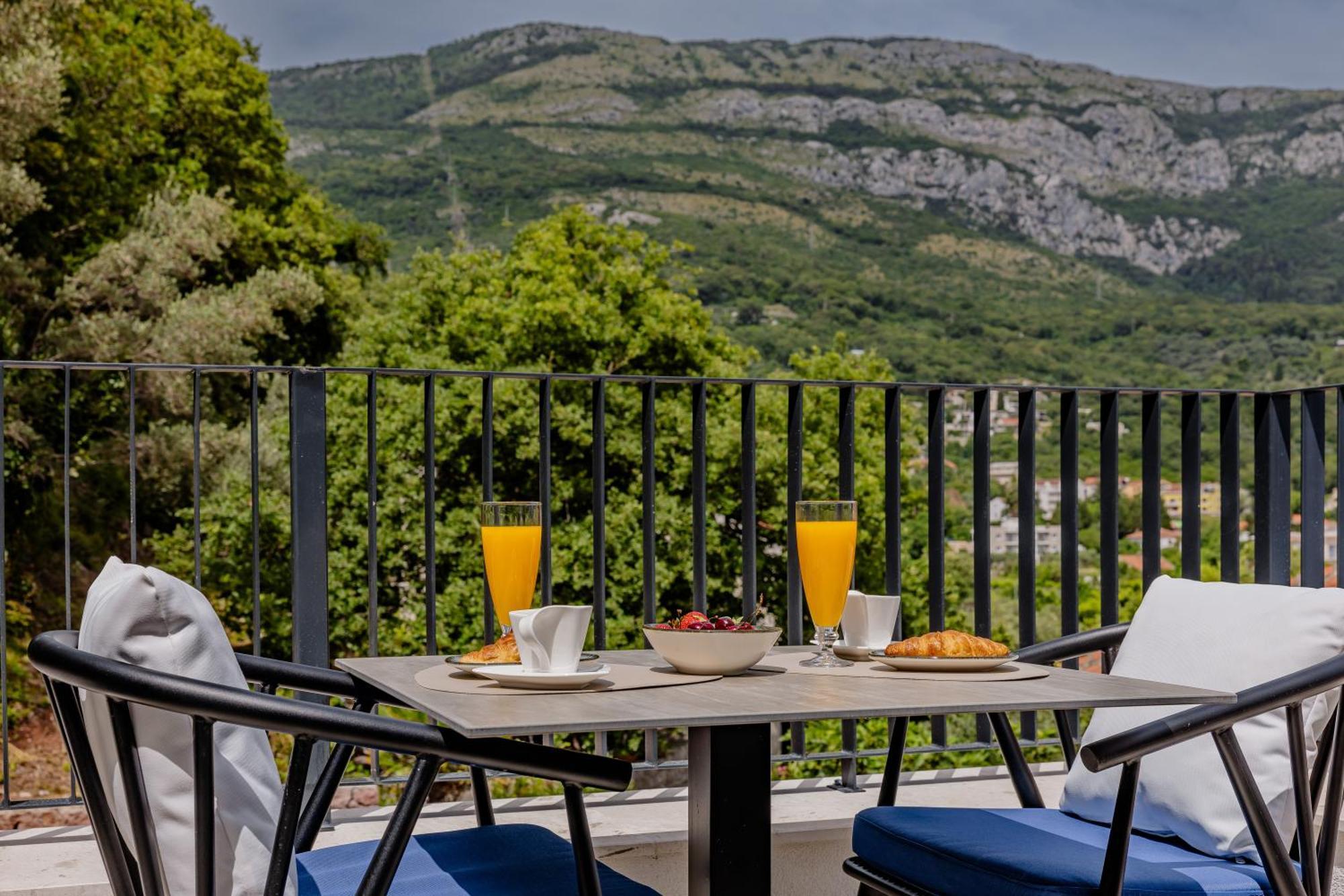 Hotel Aquilo Петровац Экстерьер фото