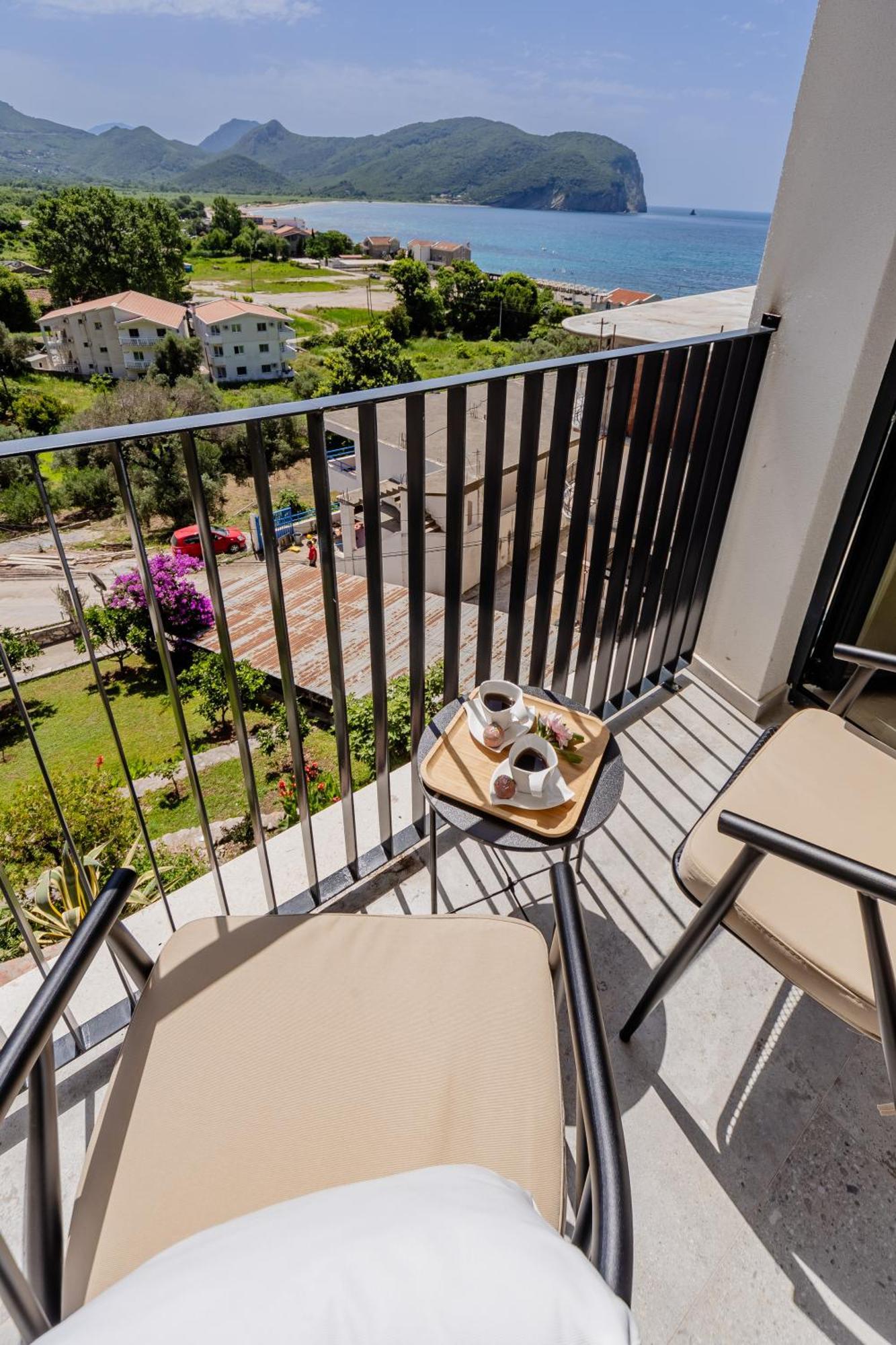 Hotel Aquilo Петровац Экстерьер фото