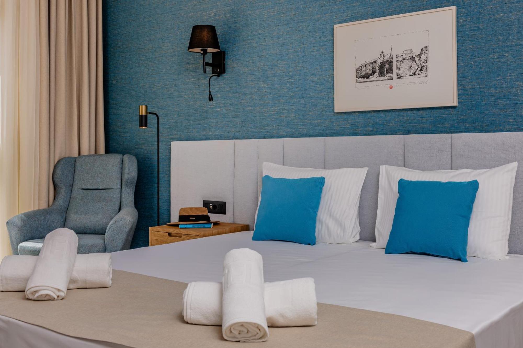 Hotel Aquilo Петровац Экстерьер фото