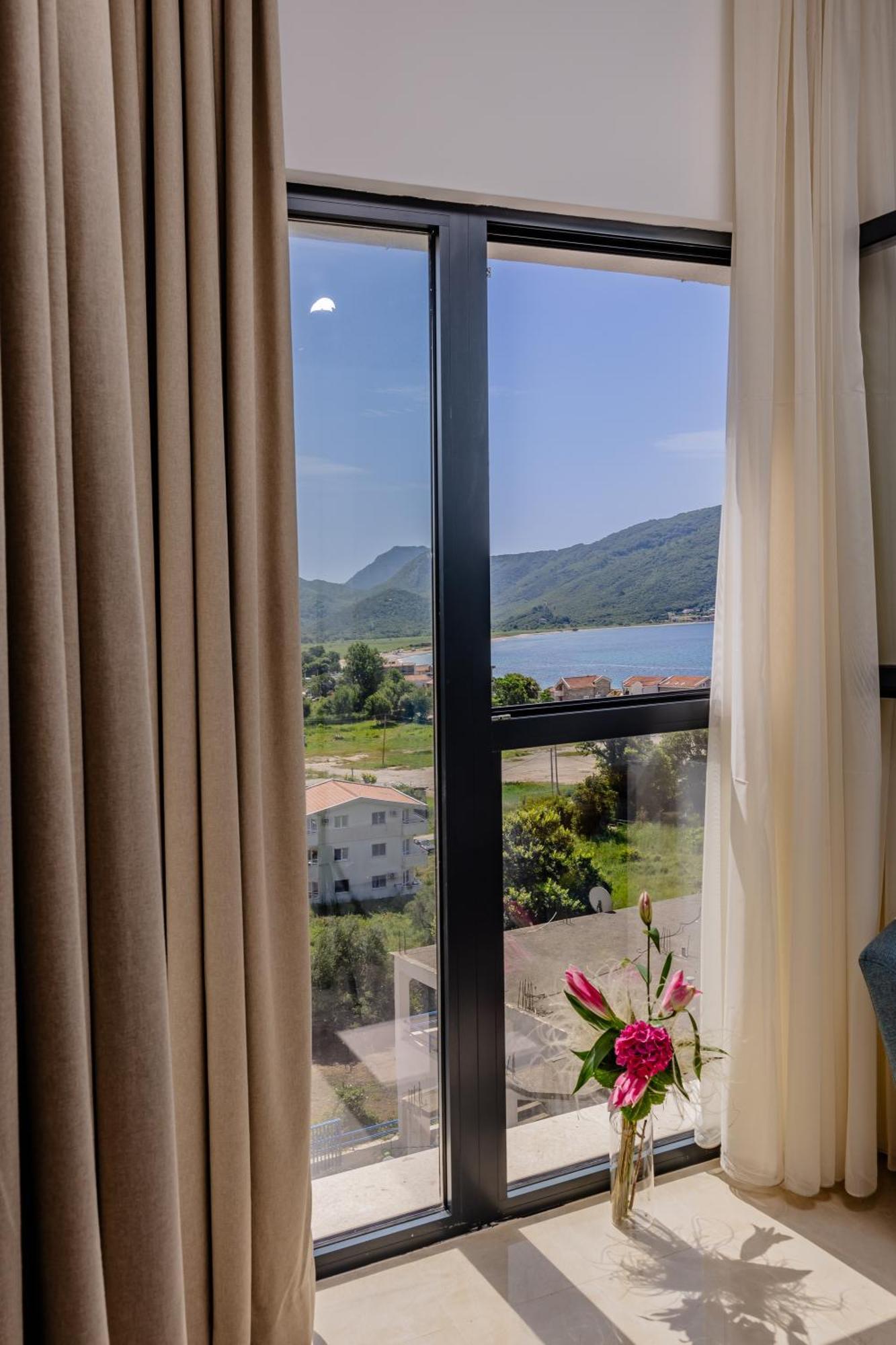 Hotel Aquilo Петровац Экстерьер фото