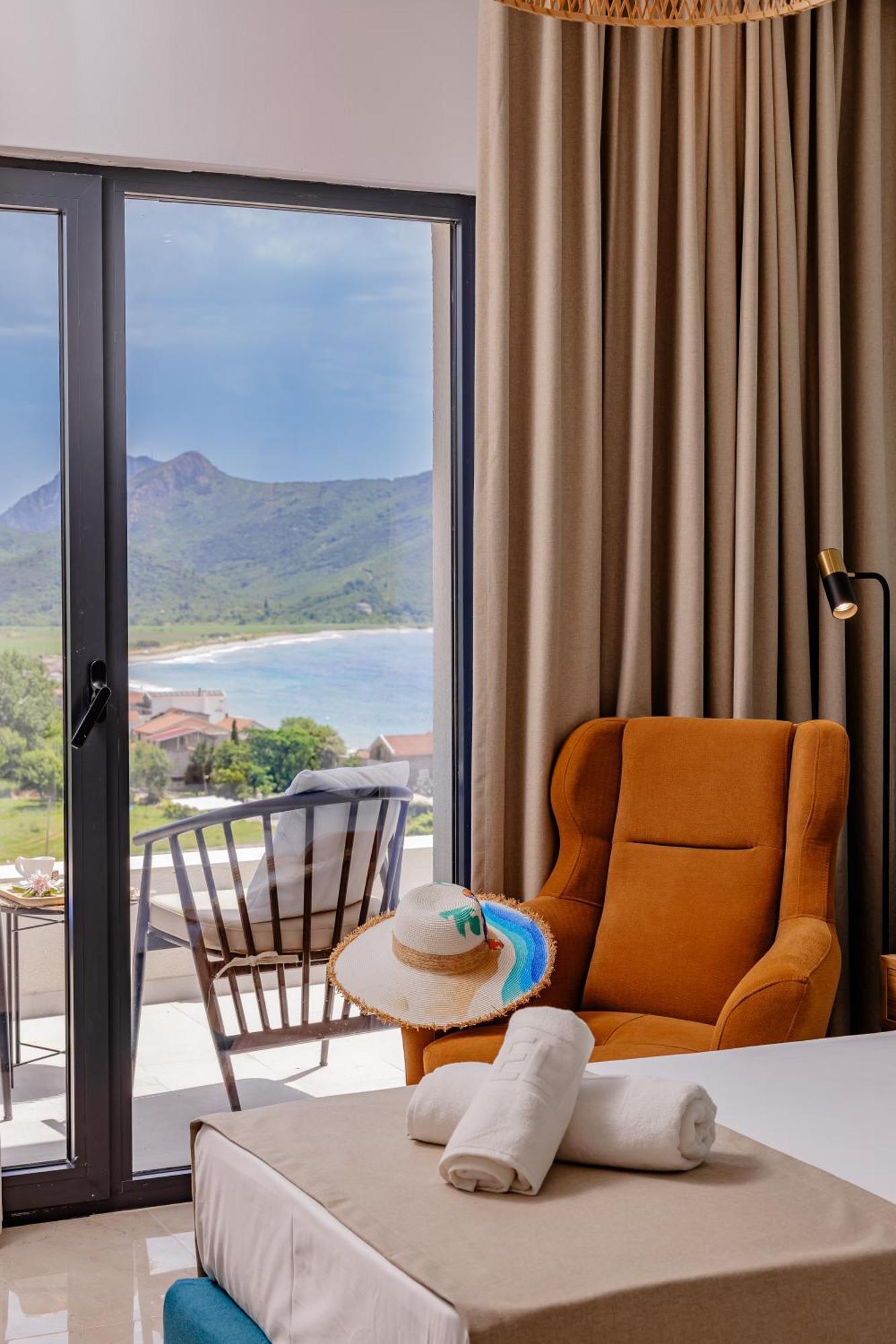 Hotel Aquilo Петровац Экстерьер фото