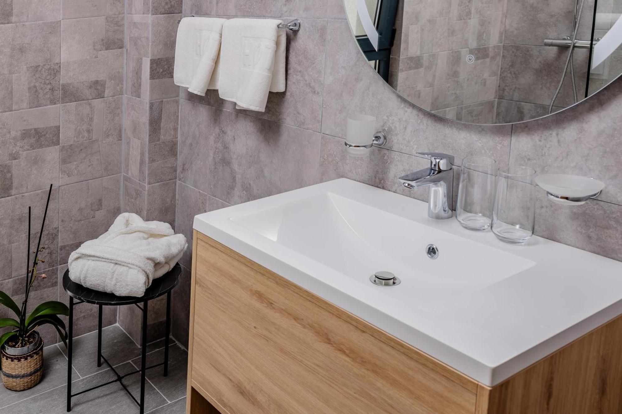 Hotel Aquilo Петровац Экстерьер фото
